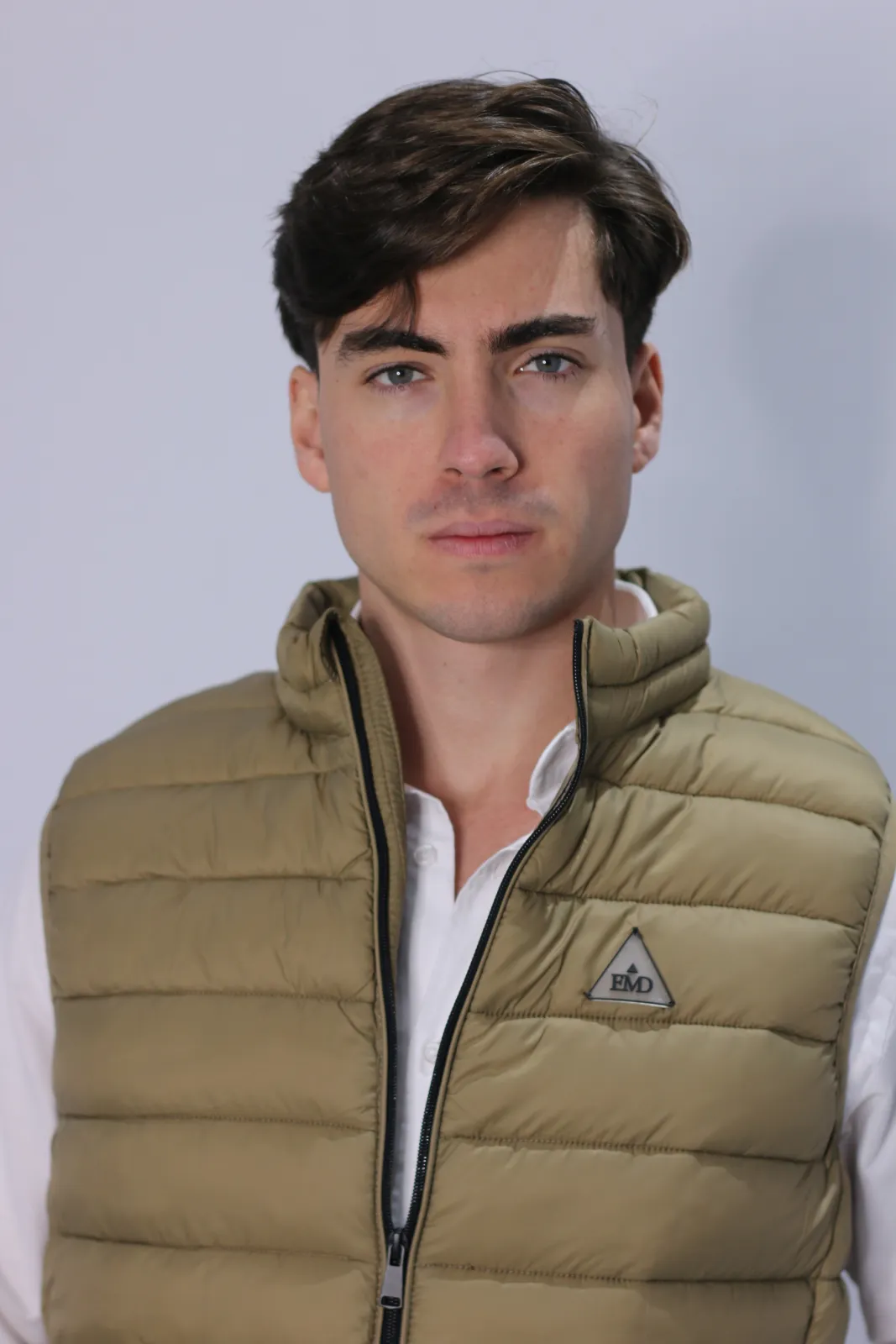 CHALECO BEIGE TRIÁNGULO ENGOMADO - Imagen 2