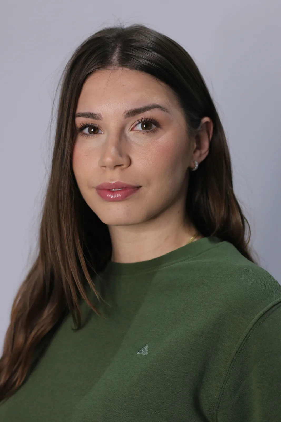 SUDADERA BÁSICA VERDE CAQUI TRIÁNGULO - Imagen 2