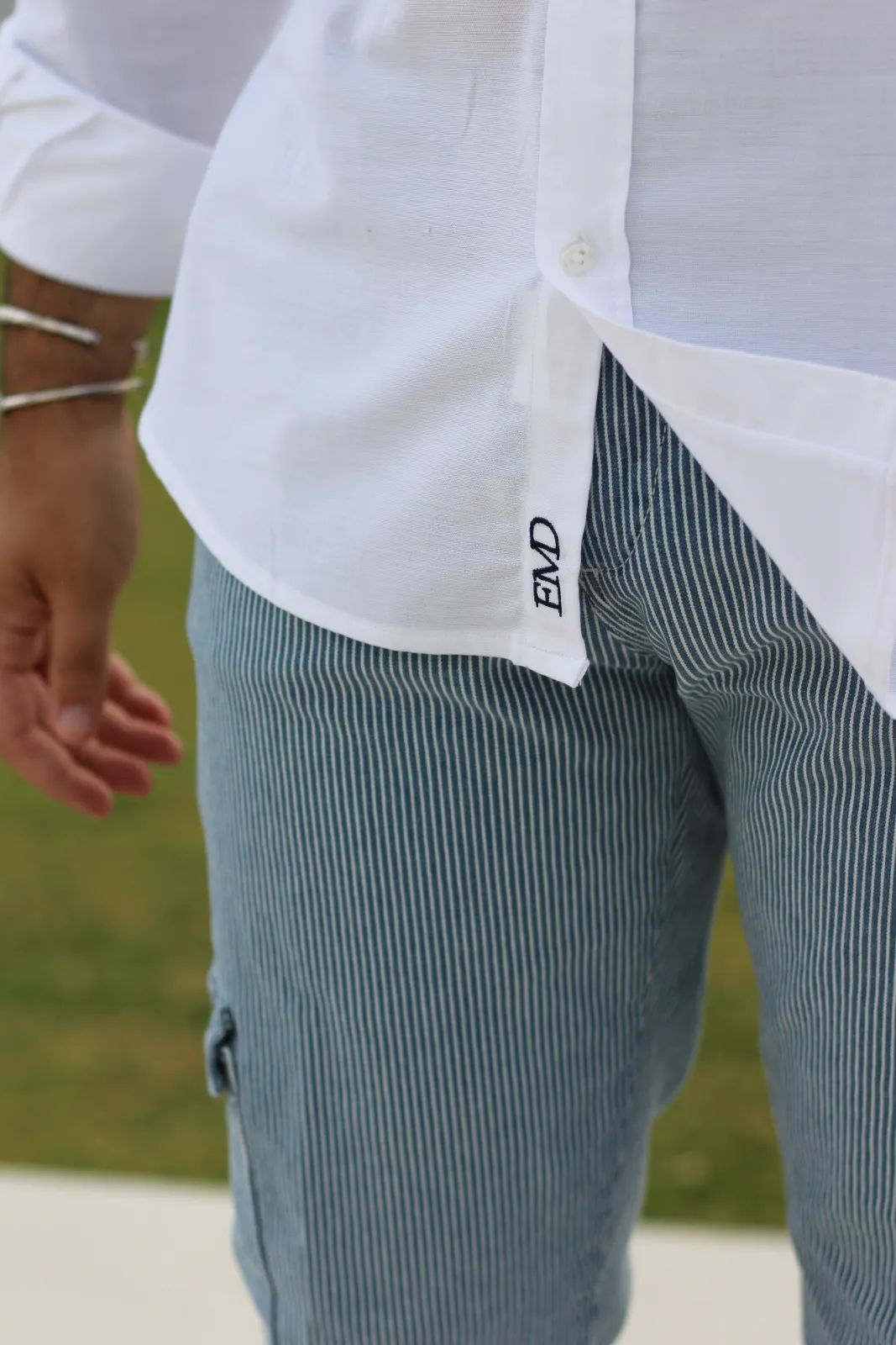 CAMISA BÁSICA BLANCA TRIÁNGULO - Imagen 3