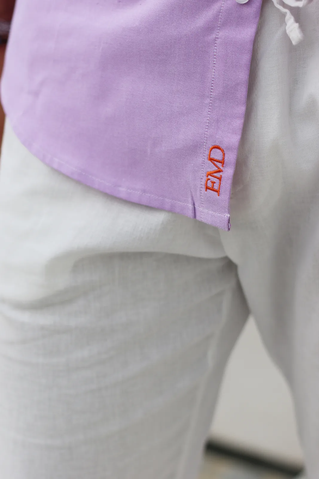 CAMISA BÁSICA MORADA TRIÁNGULO - Imagen 3