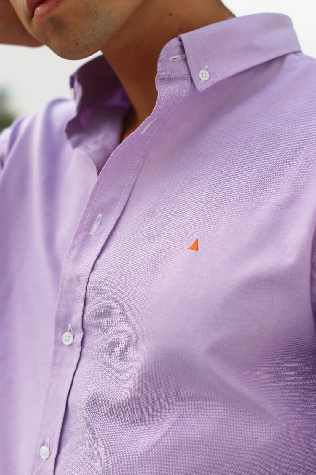 CAMISA BÁSICA MORADA TRIÁNGULO - Imagen 2