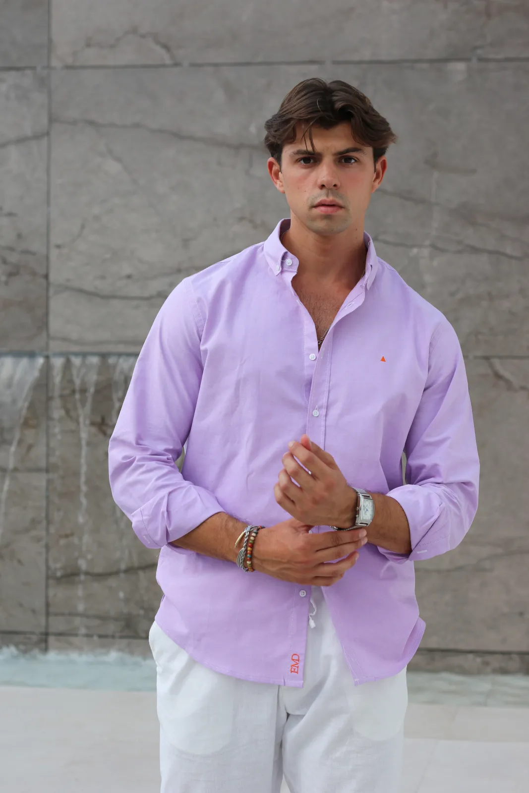 CAMISA BÁSICA MORADA TRIÁNGULO