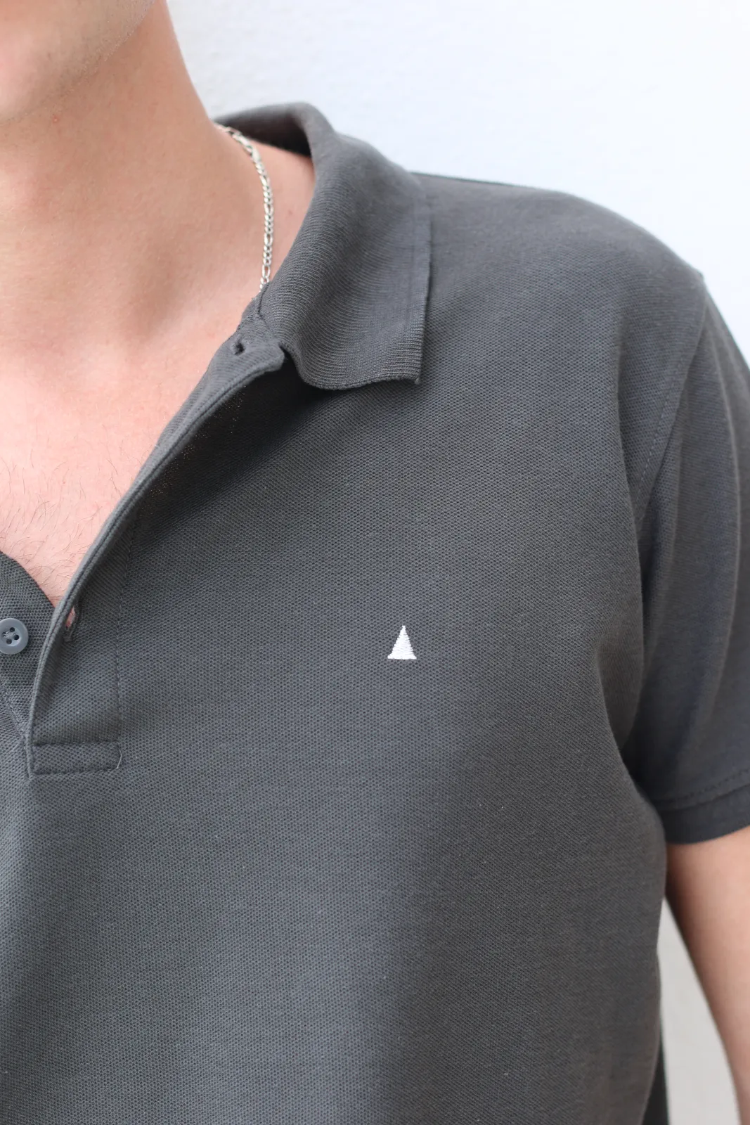 POLO BÁSICO GRIS MARENGO TRIÁNGULO - Imagen 3