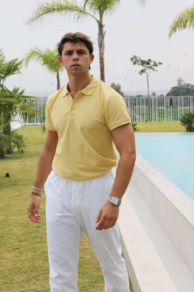 POLO BÁSICO AMARILLO TRIÁNGULO