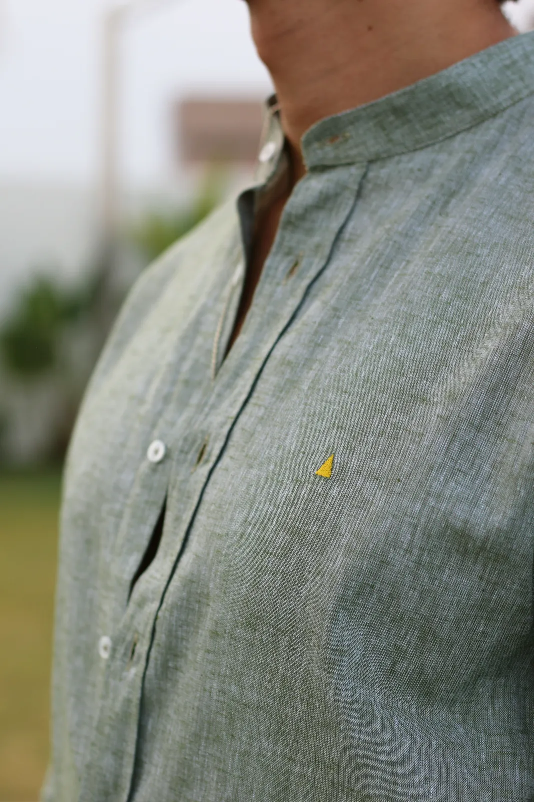 CAMISA LINO VERDE CAQUI TRIÁNGULO - Imagen 3