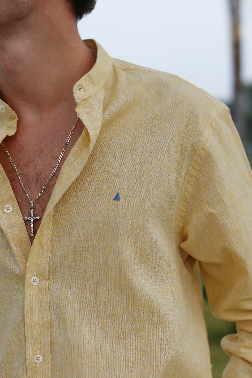 CAMISA LINO AMARILLA TRIÁNGULO - Imagen 3