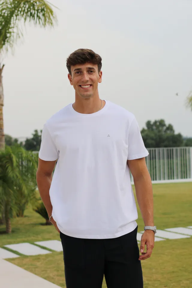 CAMISETA BÁSICA BLANCA TRIÁNGULO