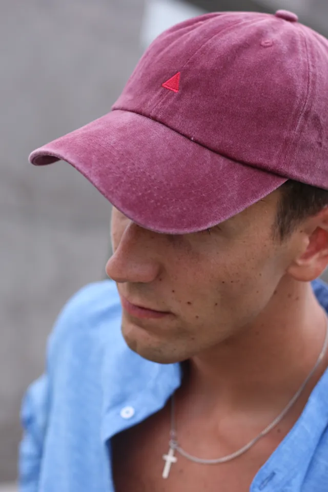 GORRA ENVEJECIDA BURDEOS TRIÁNGULO
