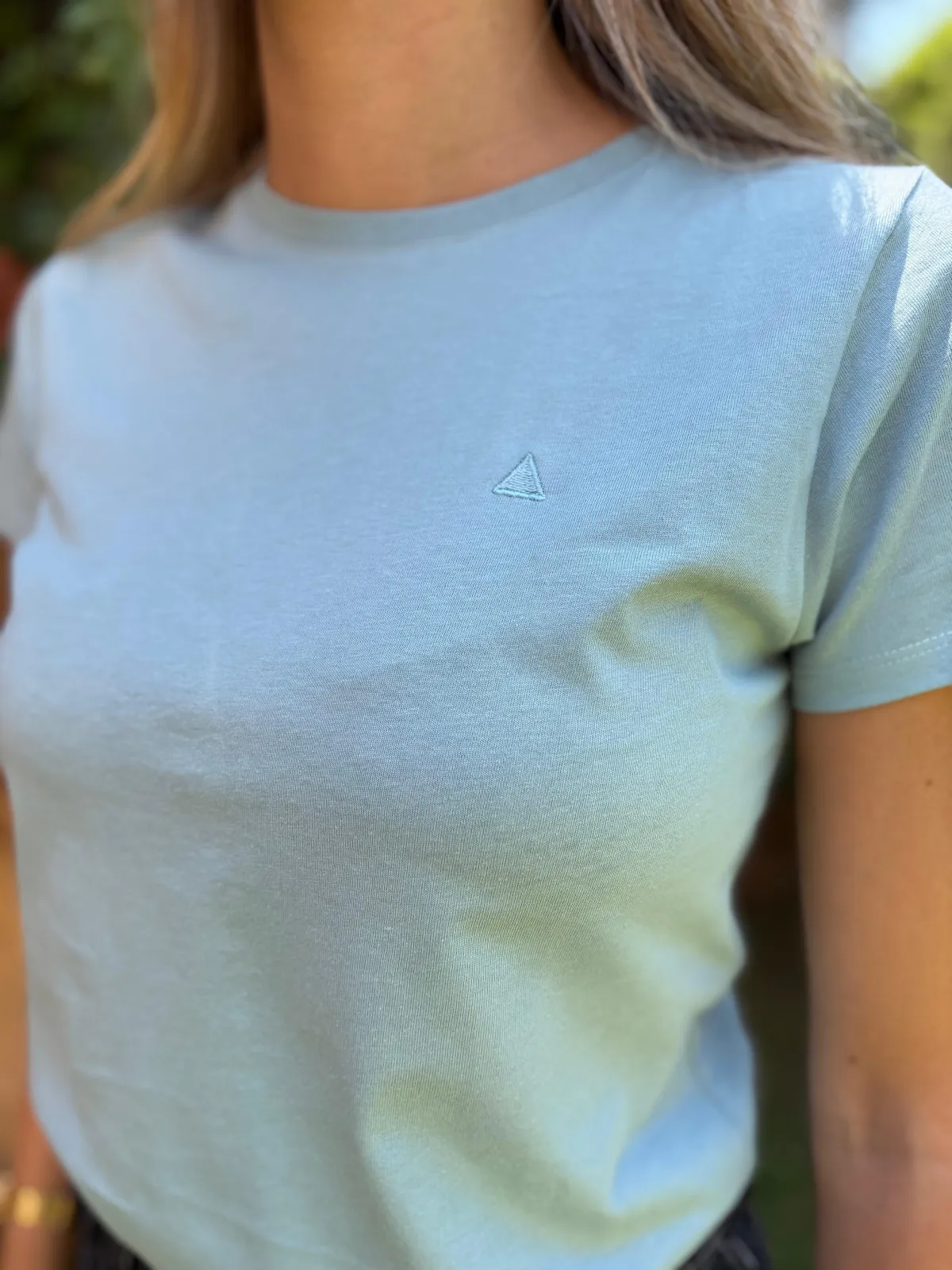 CAMISETA BÁSICA AGUAMARINA TRIÁNGULO - Imagen 2