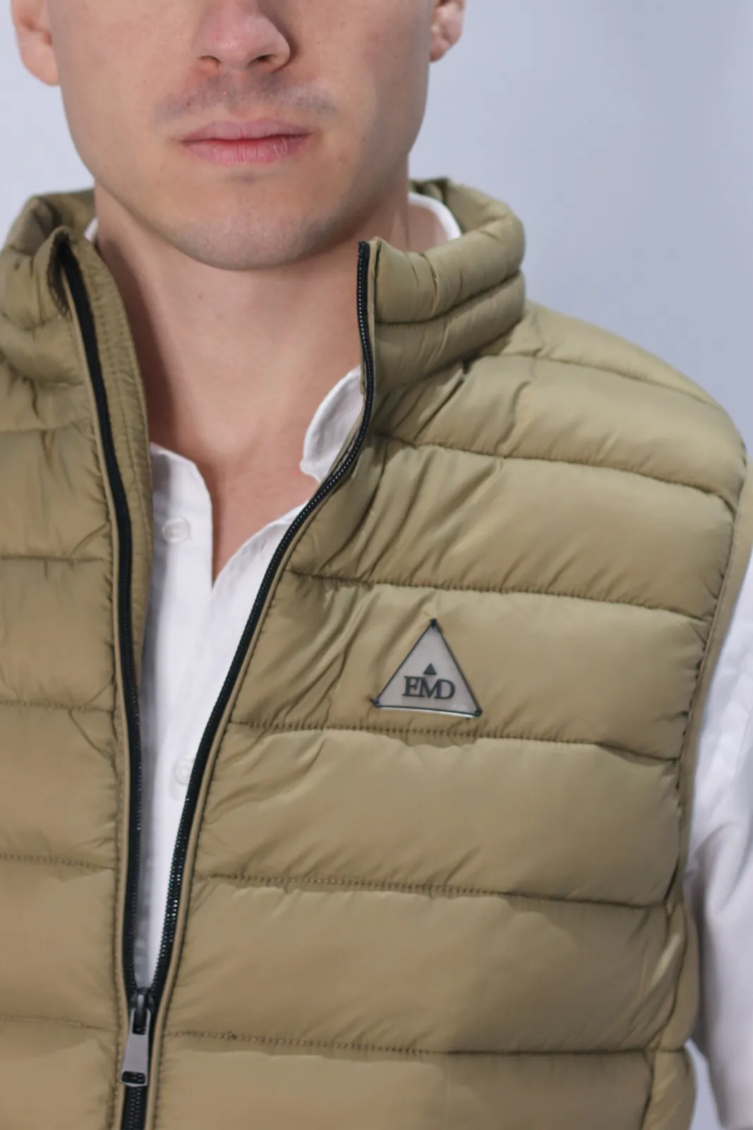 CHALECO BEIGE TRIÁNGULO ENGOMADO - Imagen 2