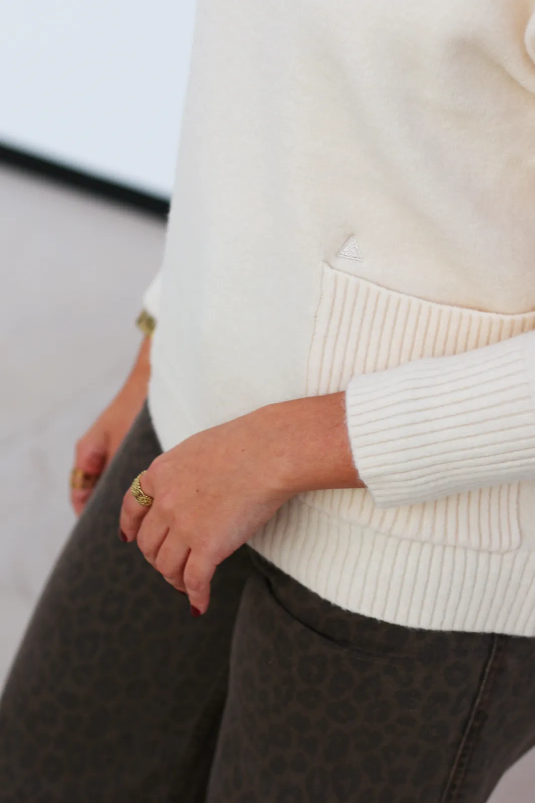 JERSEY PUNTO CUELLO BEIGE - Imagen 3